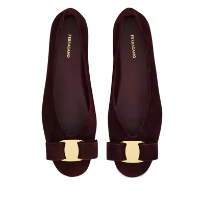 Ferragamo Bow Detail Suede Ballerinas In Burgundy
