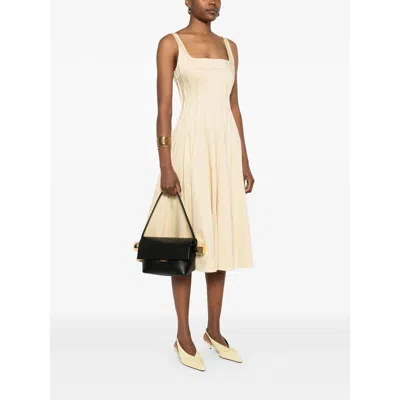 Jacquemus Rond Carr Leather Crossbody Bag In Black