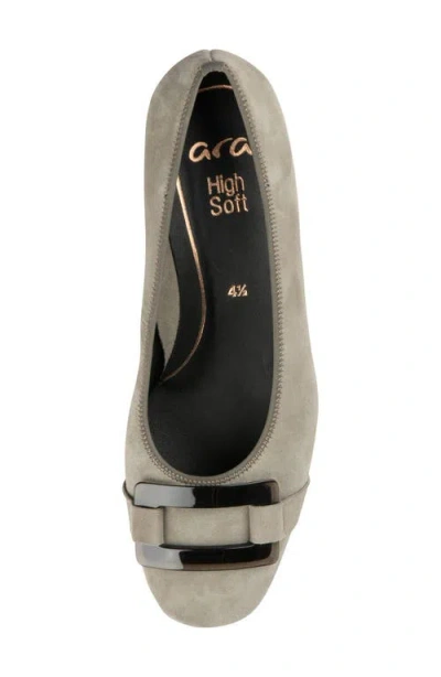 Ara Gentian Pump In Sand