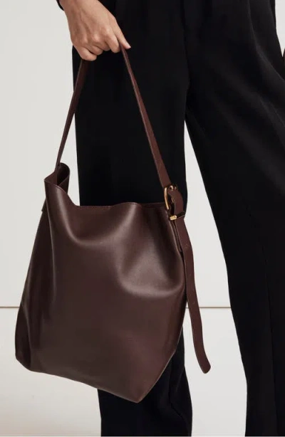 Madewell The Essential Medium Bucket Tote In Chocolate Raisin