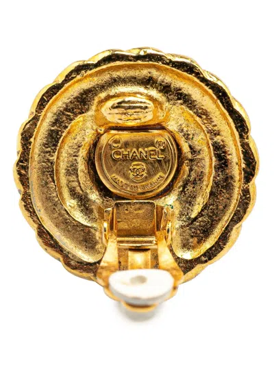 Pre-owned Chanel 20th Century Gold Plated Cc Round Clip On Earrings Costume Earrings
