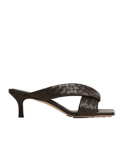 Bottega Veneta Riva Micro Woven Nappa Leather Kitten-heel Sandals In Burgundy