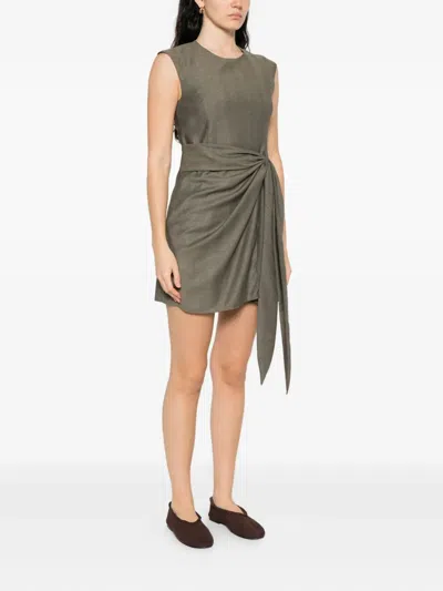 正面系带无袖连衣裙