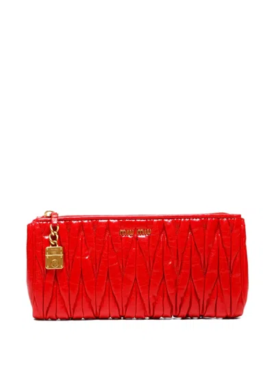Pre-owned Miu Miu 2010s Matelassé Clutch Bag In Red