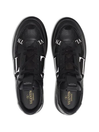 Valentino Panelled Logo-detail Sneakers In Black
