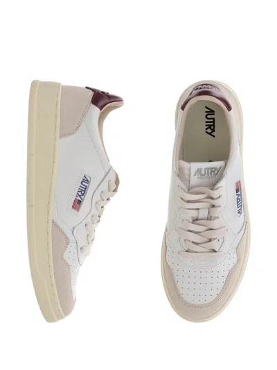 Autry Medalist Low Sneaker In Red