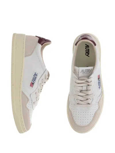 Autry Medalist Low Sneaker In Red
