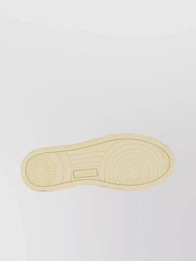 Autry Low Sneaker With Contrast Heel Tab