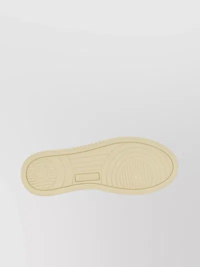 Autry Low Sneaker With Contrast Heel Tab