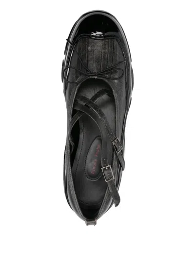 交叉带漆皮鞋头运动鞋