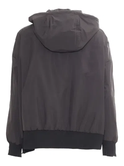 正面连帽拉链夹克