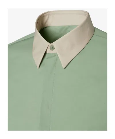 Fendi Contrast-collar Logo-embroidered Shirt In Green