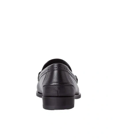 Fendi Round Toe Textured Leather Loafers In Black