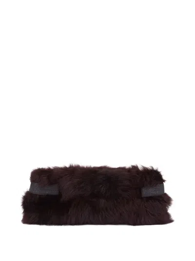 皮毛一体边饰手拿包