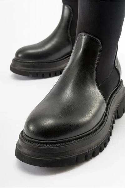 Prologue Shoes Alias Zip Boot In Black