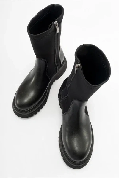 Prologue Shoes Alias Zip Boot In Black