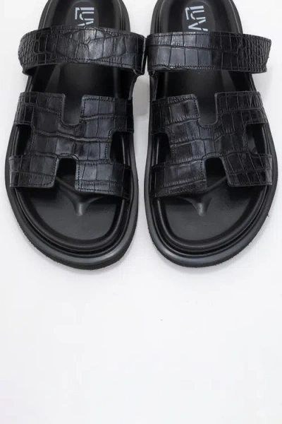 Forever & Always Shoes Loana Leather Slide Sandal In Black