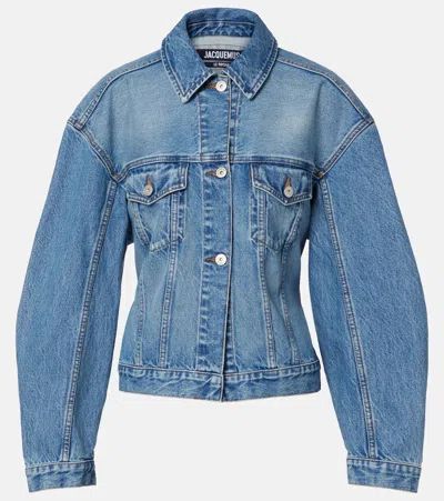 Jacquemus Classic Cotton Denim Jacket With Tailored Hem And Chest Pockets In Blue