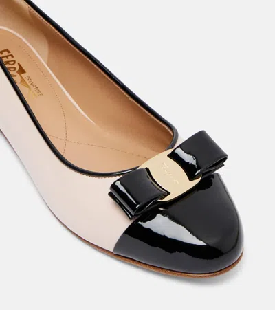 Ferragamo Round Toe Ballerina Shoes With Bow Detail In Black