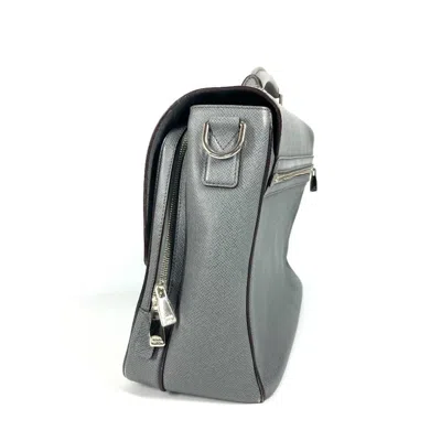 Pre-owned Louis Vuitton Glacier Gray Taiga Leather Handbag Shoulder Bag ()