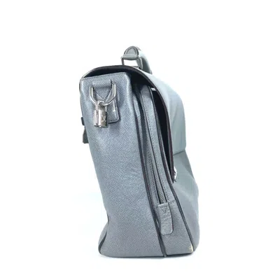 Pre-owned Louis Vuitton Glacier Gray Taiga Leather Handbag Shoulder Bag ()