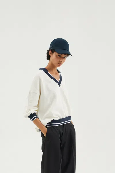 1989 Studio V-neck Sweatshirt Contrasting Collar In White