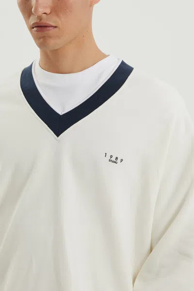 1989 Studio V-neck Sweatshirt Contrast Trim In White