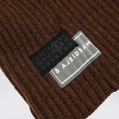 Mm6 Maison Margiela Logo Motif Knitted Balaclava In Brown