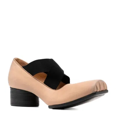 Uma Wang Ballerina Dosing Pumps With Square Tip In Brown