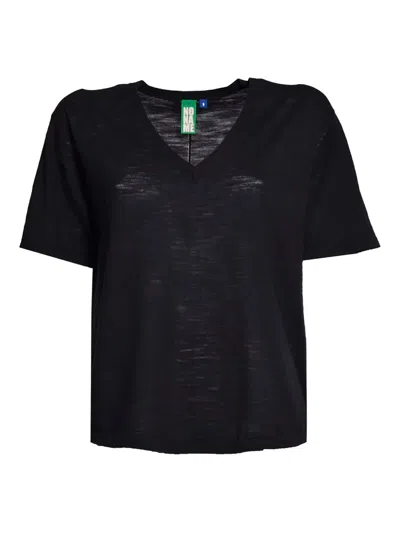 Ensea V-neck Short-sleeve T-shirt In Black