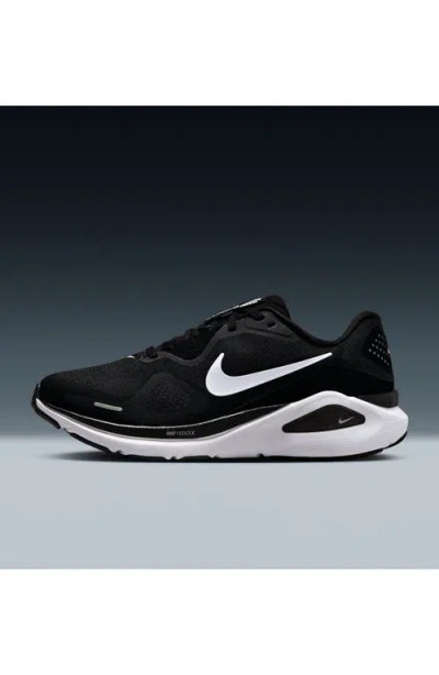 Nike Structure 26 Se Running Shoe In Black