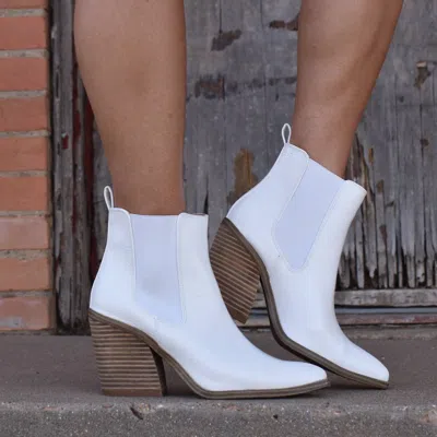 Charming Shoes Women's Timeless Croc Booties In White In White