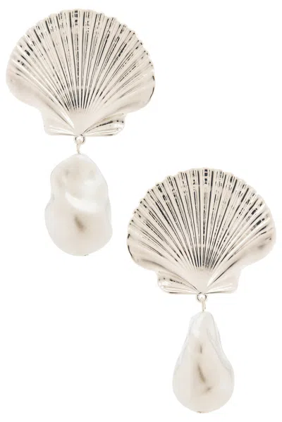 Eliou Scallop Earrings In Metallic