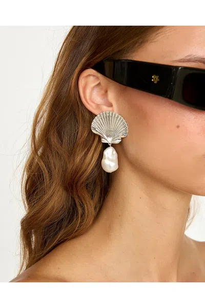 Eliou Scallop Earrings In Metallic