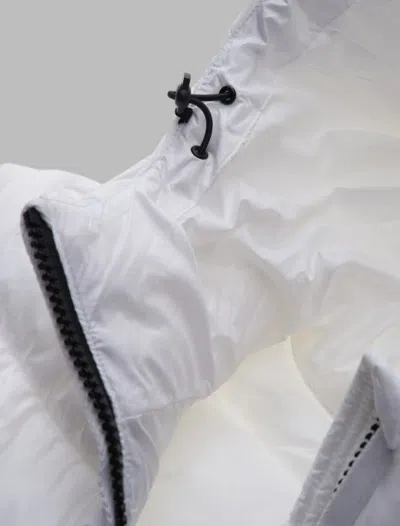 Blauer Caroll In White