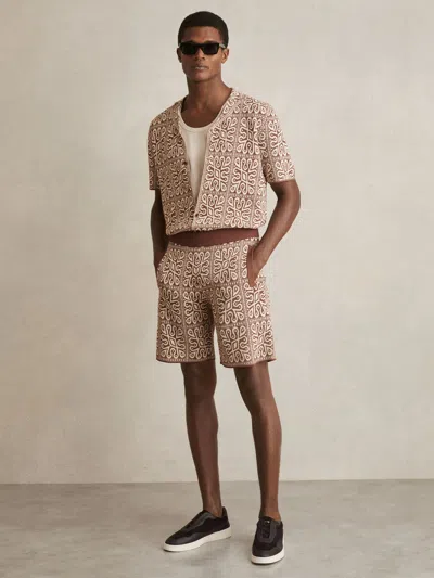 Reiss Brown/white Tile Pattern Knit Shorts In Multi