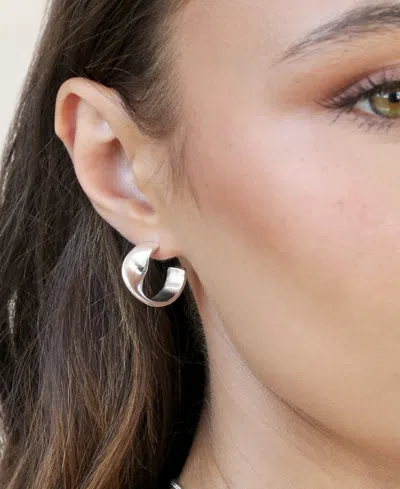 Ettika Heirloom Twist Small Hoops Earrings In Silver