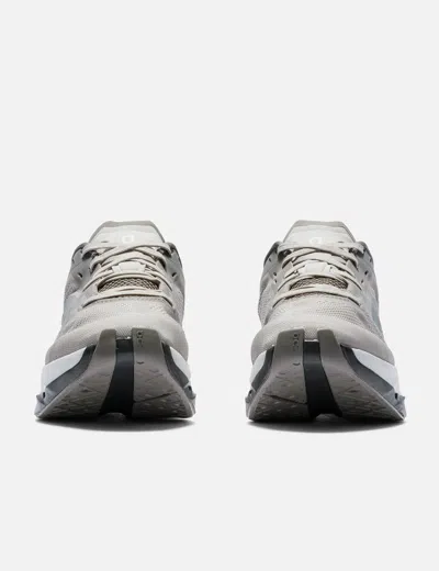 On Cloudflow 5 In Gray