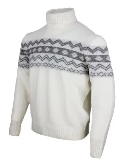 Eleventy Sweaters In White