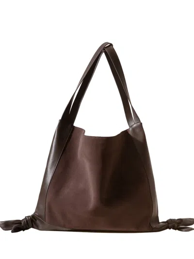 结饰细节皮质单肩包