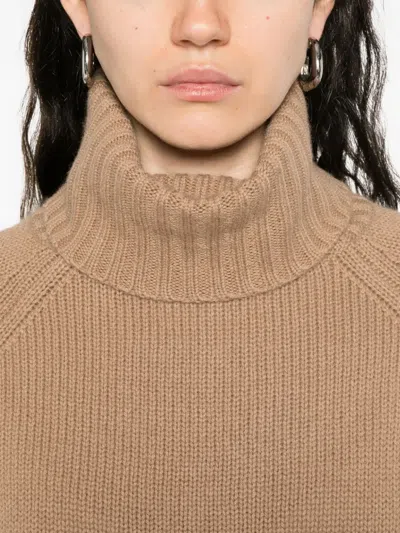 Allude Turtleneck Raglan-sleeve Sweater In Neutral
