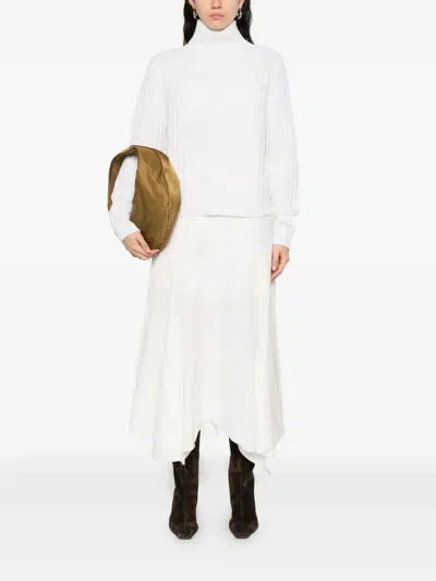 Allude Ribbed Turtleneck Sweater In Neutral