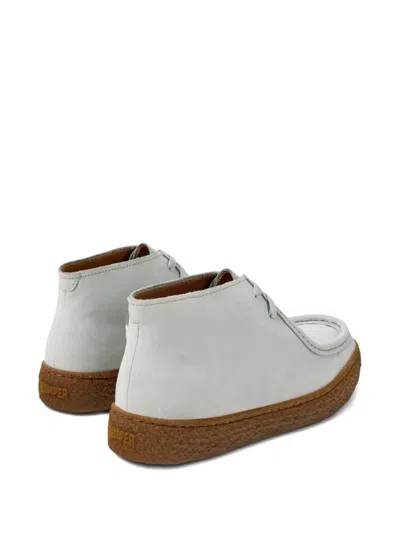 Camper Peu Terreno In Gray