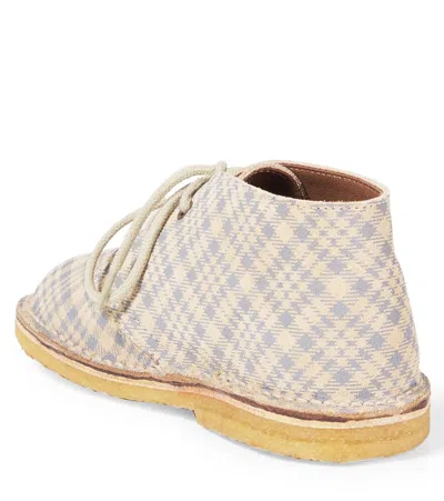 印花绒面革靴子