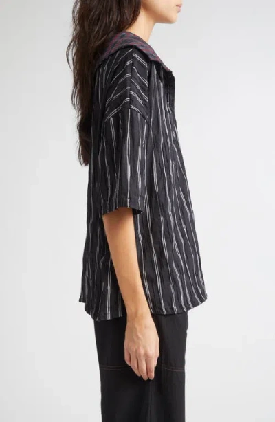 Kúr High Neck Drop Shoulder Shirt In Black