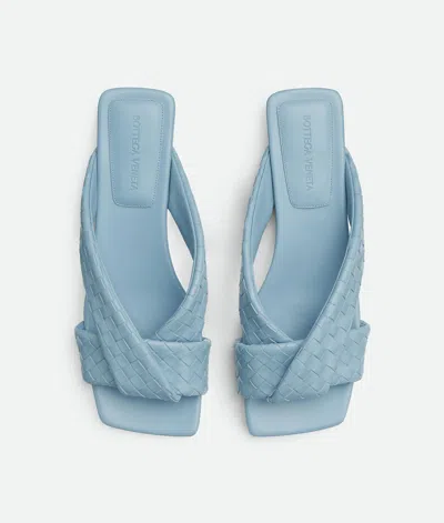 Bottega Veneta Riva Intrecciato Flat Mule Sandals In Blue