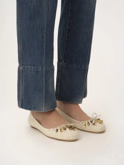 Chloé Chloe Charms Leather Ballerina Flat In Neutral