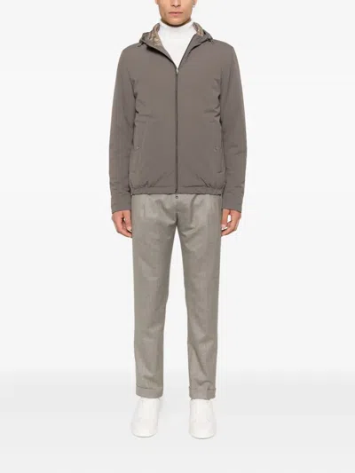 正面连帽拉链夹克