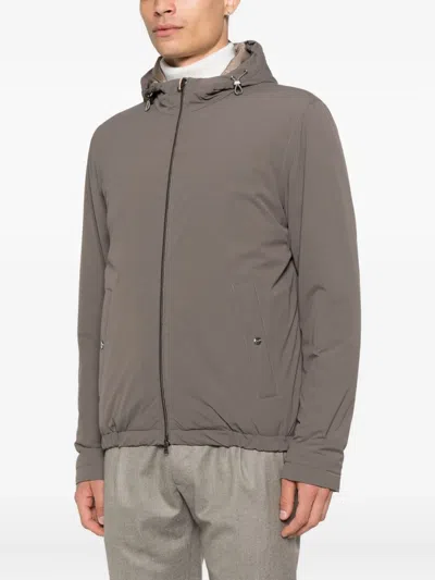 正面连帽拉链夹克