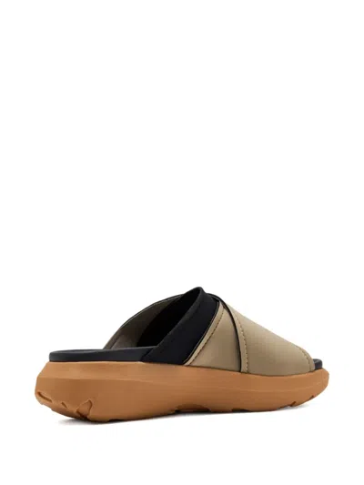 Onwuad Crossover-strap Flip-flops In Neutral